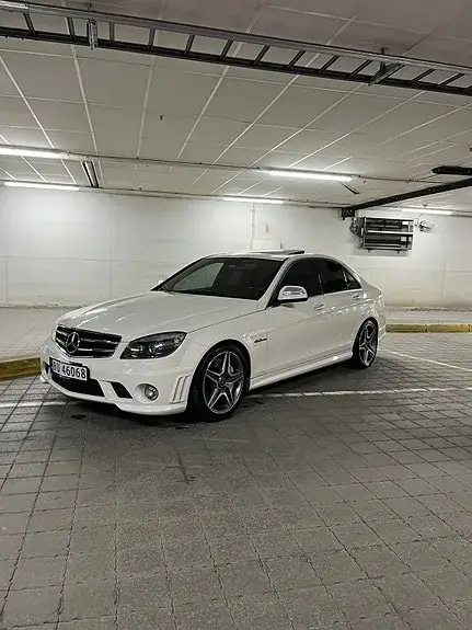 Mercedes-Benz C 63 Amg 2009 photo 4