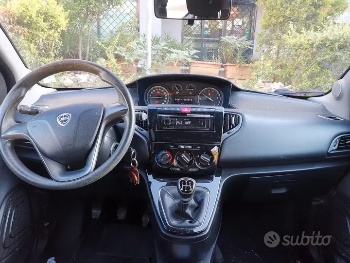 Lancia Ypsilon