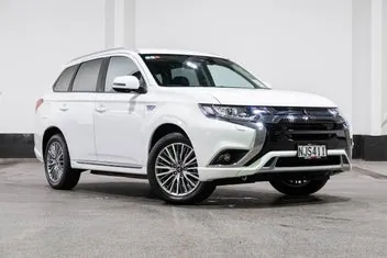 Mitsubishi Outlander 2021 photo 2