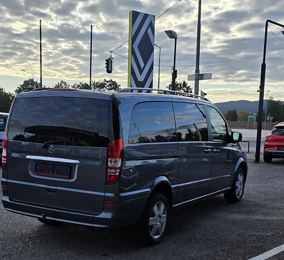 Mercedes-Benz Viano 2013 photo 2