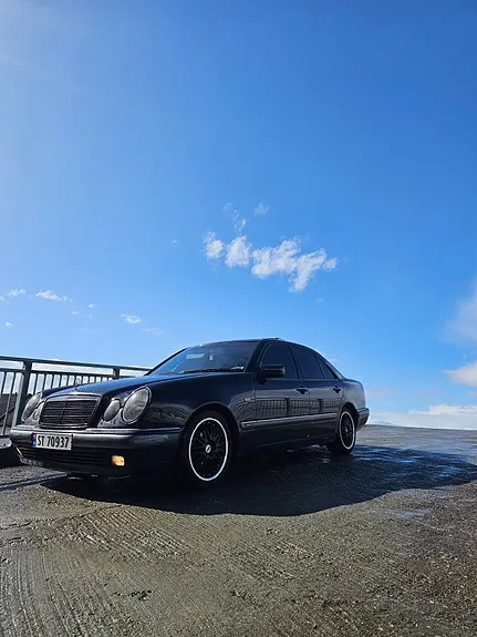 Mercedes-Benz E230