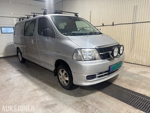 Toyota Hiace 2009 photo 2