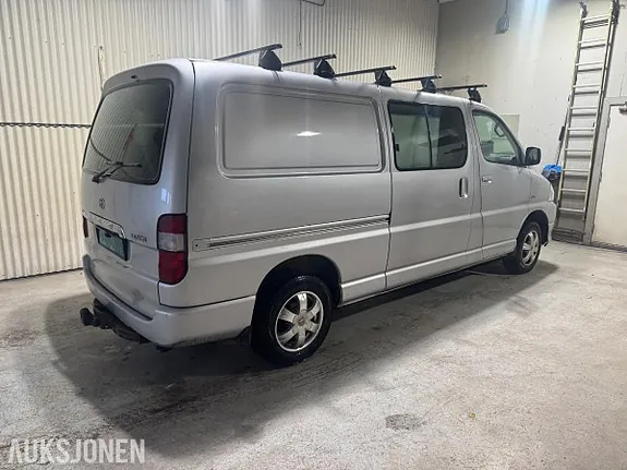 Toyota Hiace 2009 photo 3