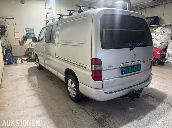 Toyota Hiace 2009 photo 4