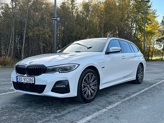 BMW 330E 2022 photo 2