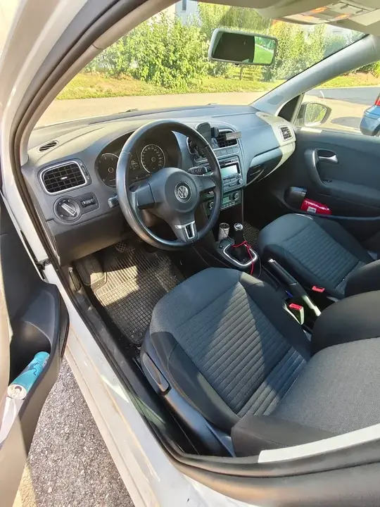 Volkswagen Polo 2010 photo 2