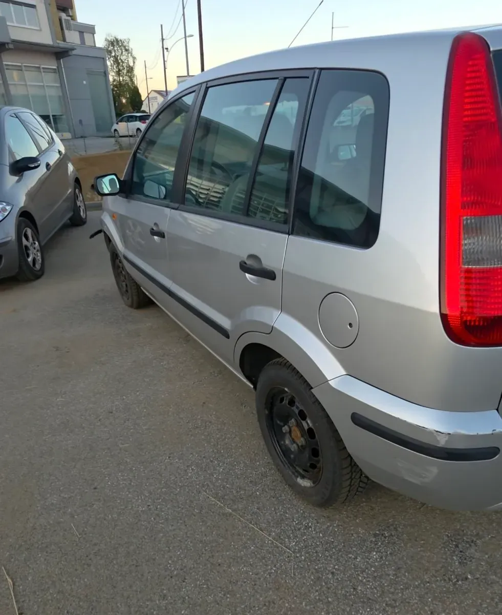 Ford Fusion 2004 photo 2