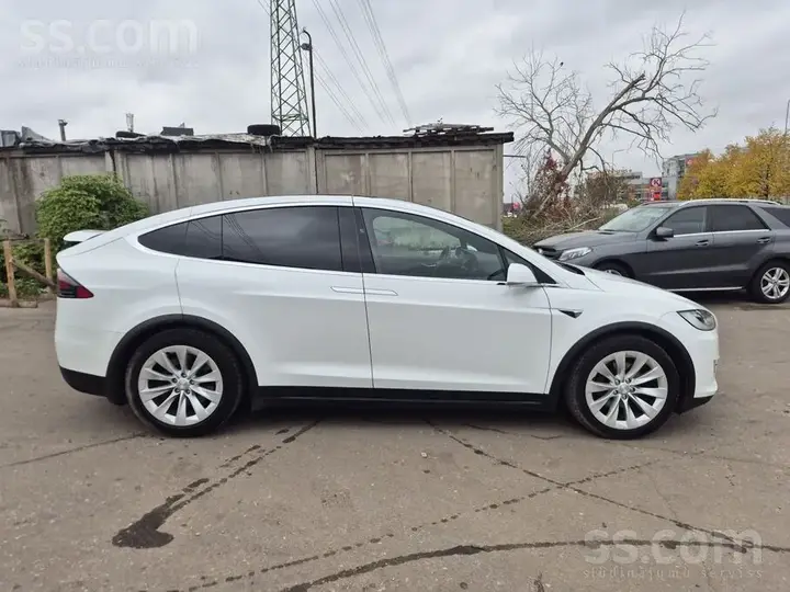 Tesla Model X 2018 photo 4