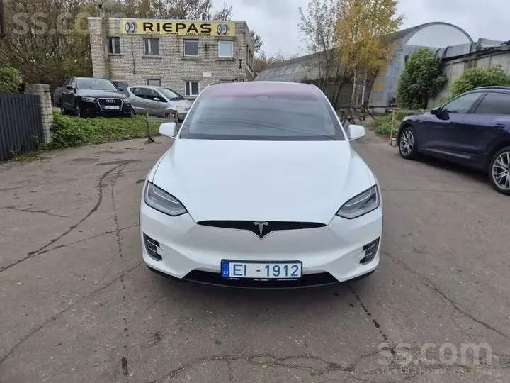 Tesla Model X 2018 photo 2