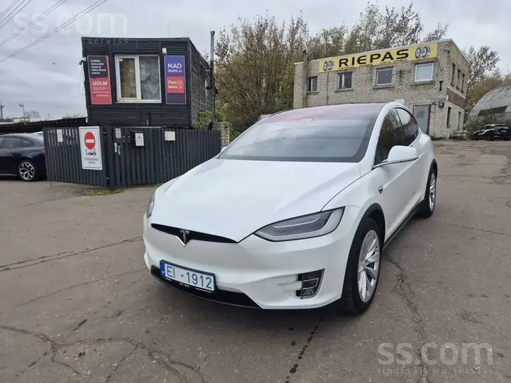 Tesla Model X 2018 photo 3
