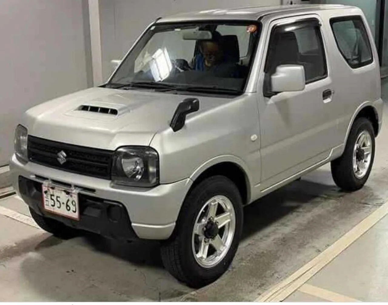 Suzuki Jimny 2017 photo 2