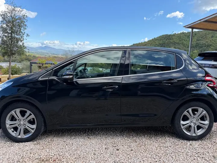 Peugeot 208 2014 photo 4