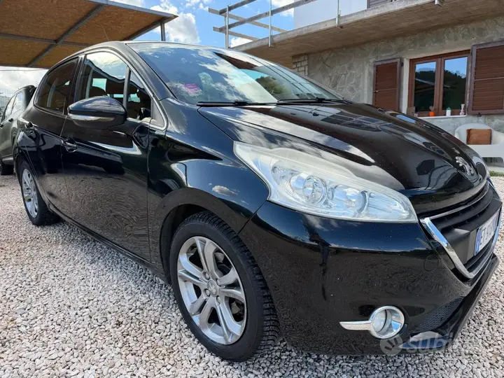Peugeot 208 2014 photo 5