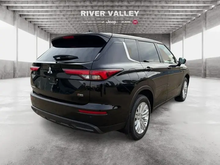 Mitsubishi Outlander 2024 photo 3