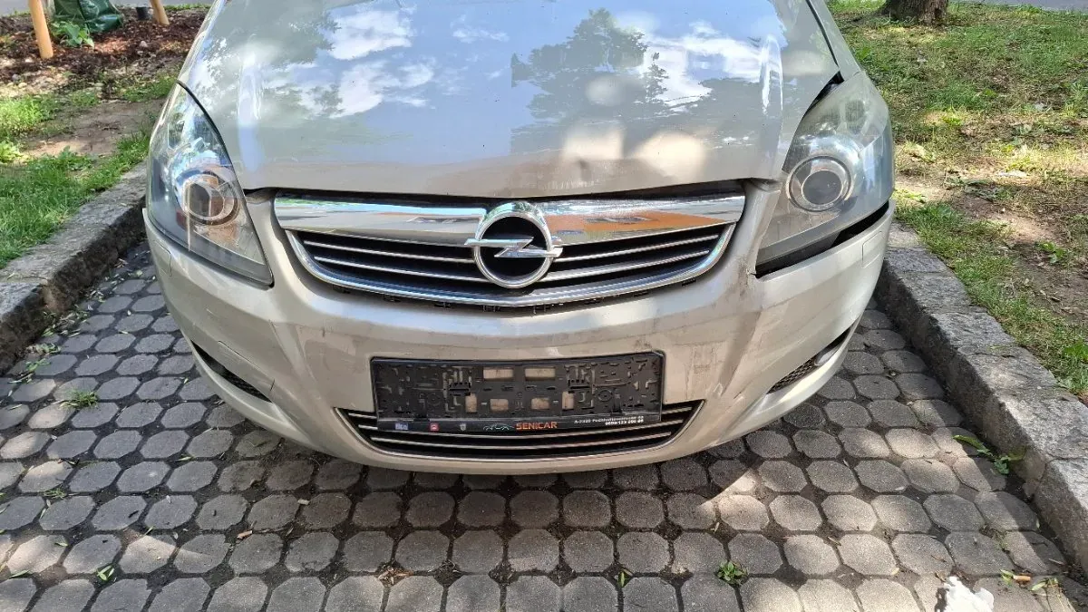 Opel Zafira 2010 photo 2