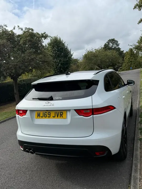 Jaguar F-Pace 2019 photo 2