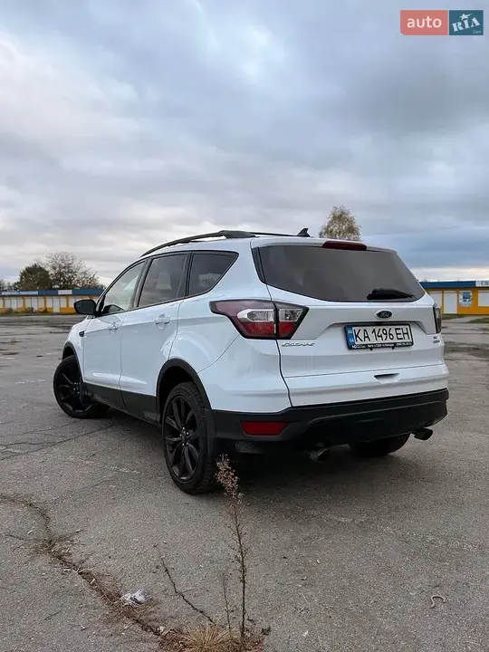 Ford Escape 2018 photo 2