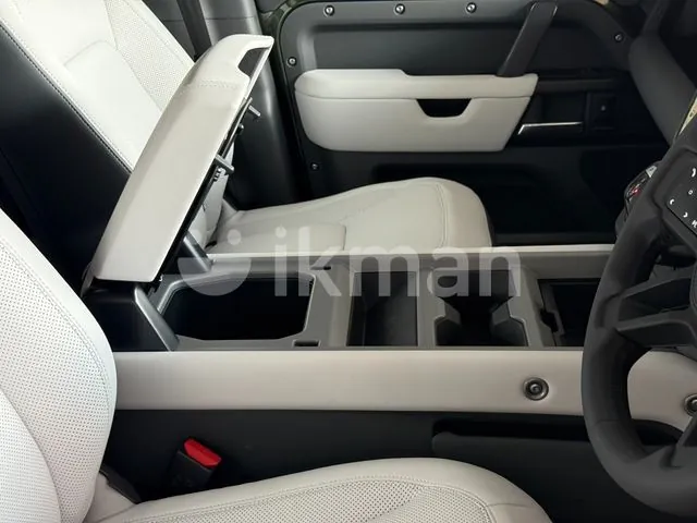 Land Rover Defender 2026 photo 3
