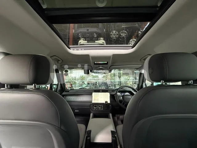 Land Rover Defender 2026 photo 5