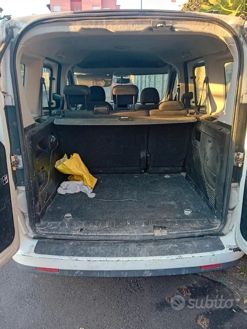 Fiat Doblo 2011 photo 2