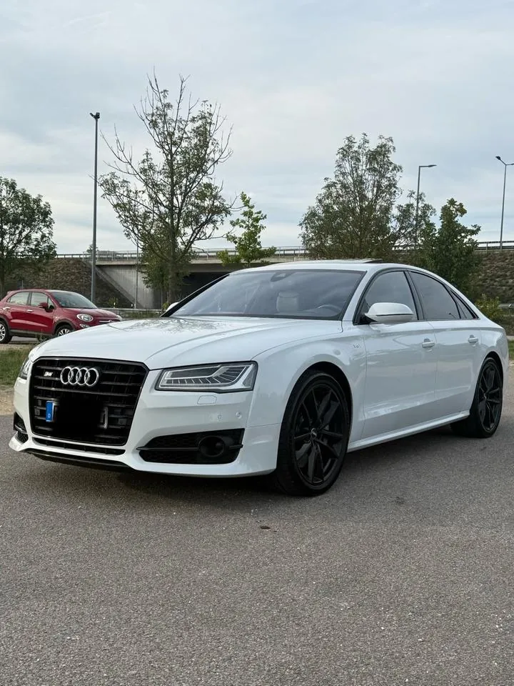 Audi S8