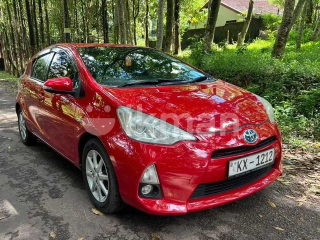 Toyota Aqua 2012 photo 2