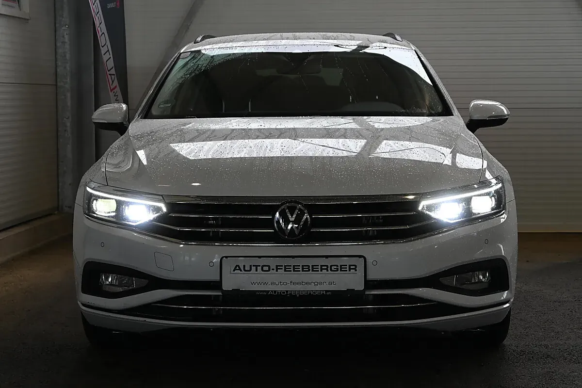 Volkswagen Passat 2023 photo 2