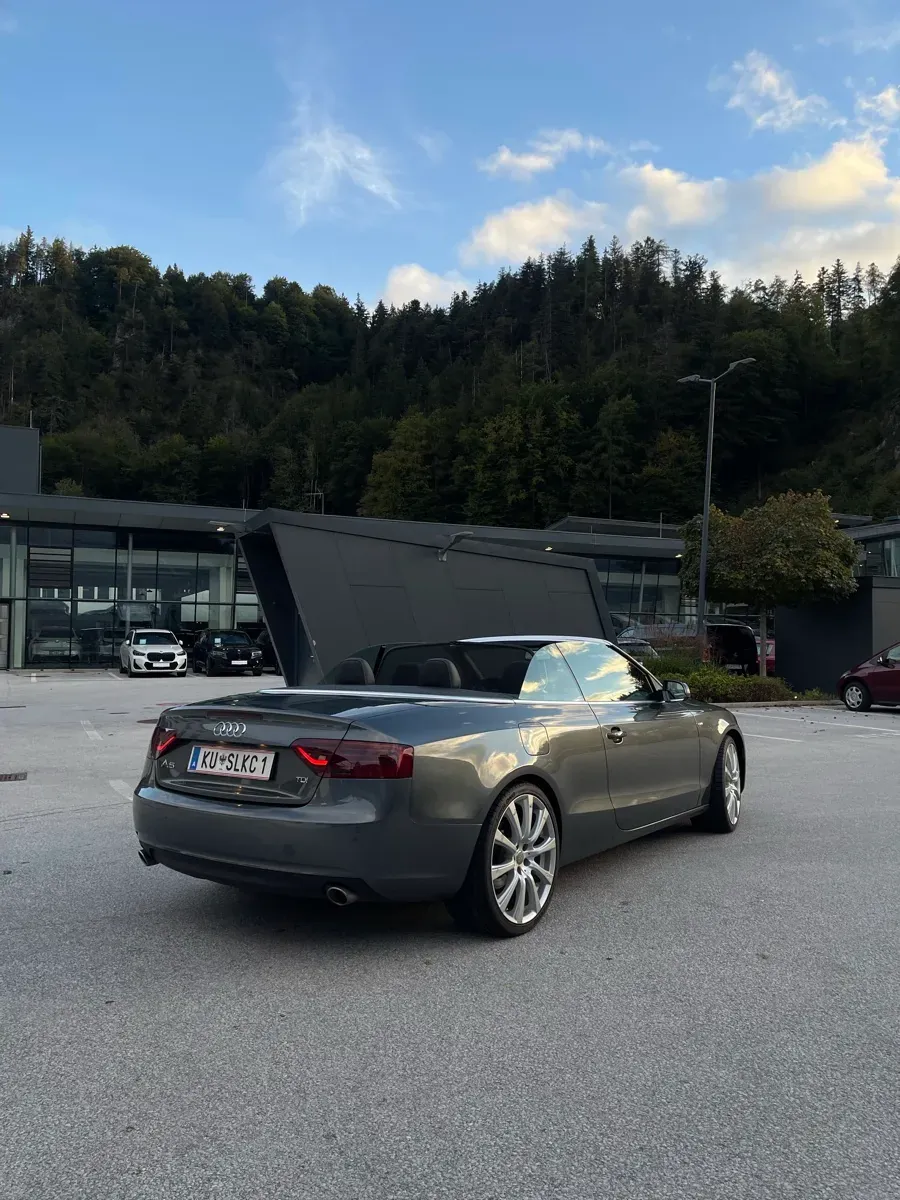 Audi A5 2012 photo 2
