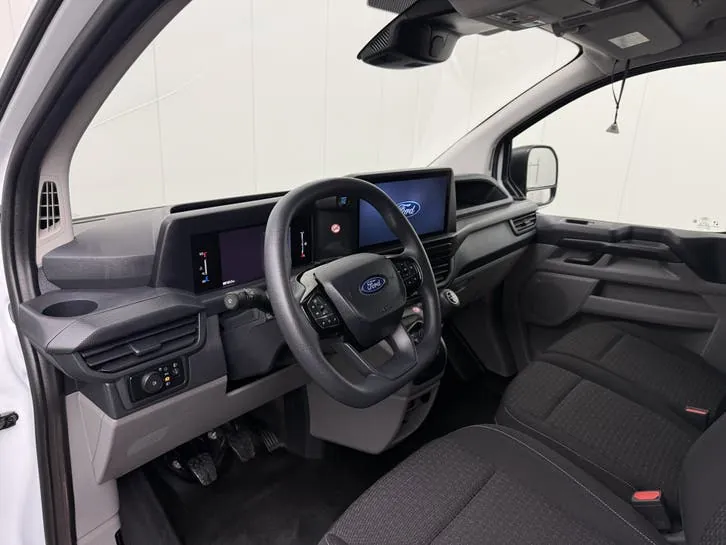 Ford Transit Custom 2024 photo 3