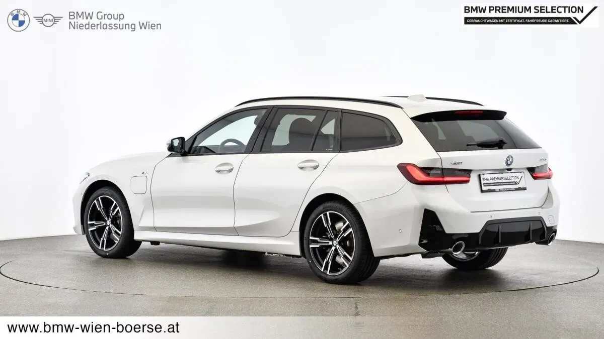 BMW 3 Series 2024 photo 3