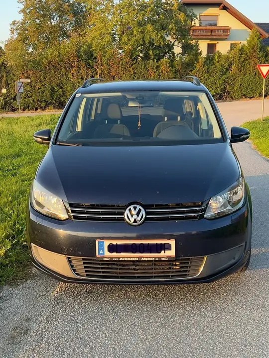 Volkswagen Touran 2011 photo 3