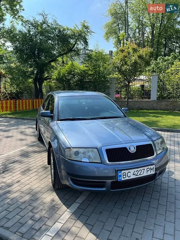 Skoda Superb 2002 photo 4