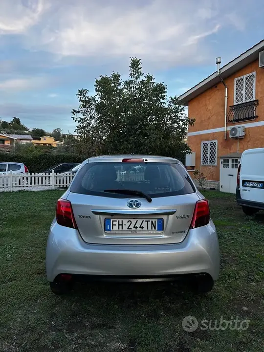 Toyota Yaris 2017 photo 5