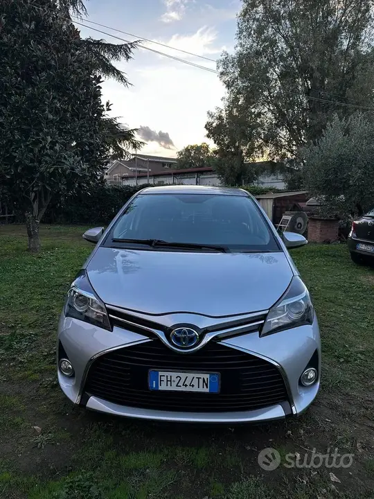 Toyota Yaris 2017 photo 2