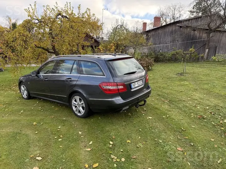 Mercedes-Benz E250 2012 photo 2