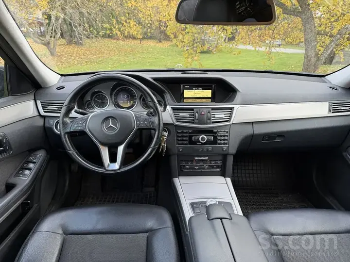 Mercedes-Benz E250 2012 photo 5
