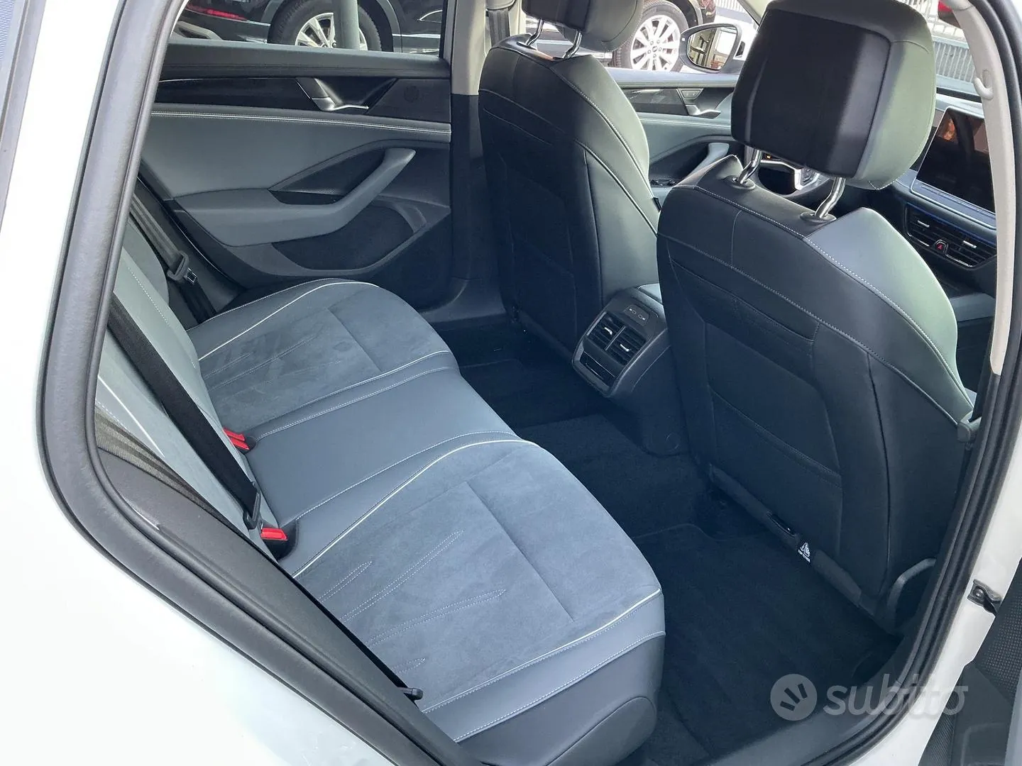 Volkswagen Passat Variant 2024 photo 4