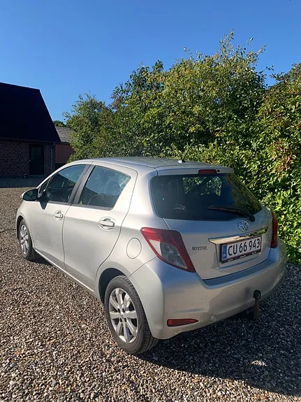 Toyota Yaris 2011 photo 4