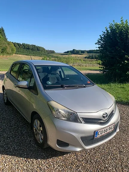 Toyota Yaris 2011 photo 3