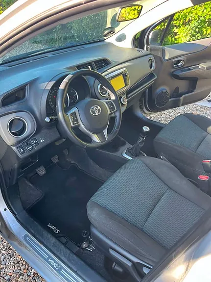 Toyota Yaris 2011 photo 5