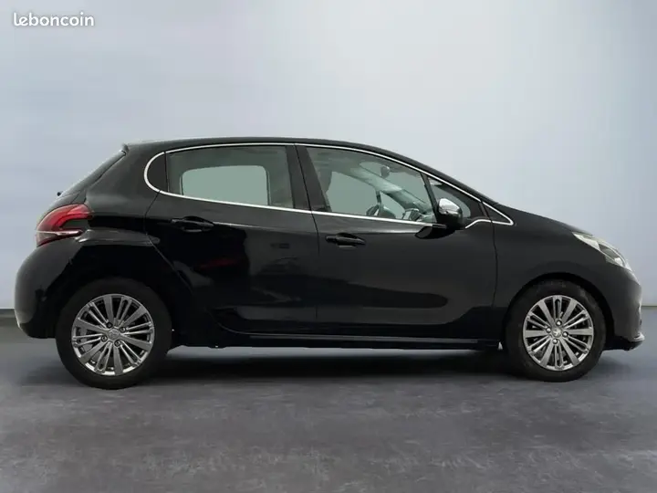 Peugeot 208 2016 photo 5