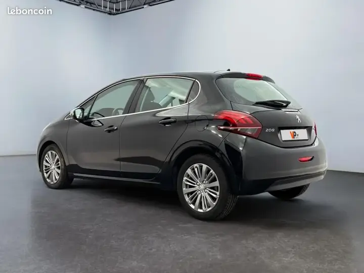 Peugeot 208 2016 photo 2