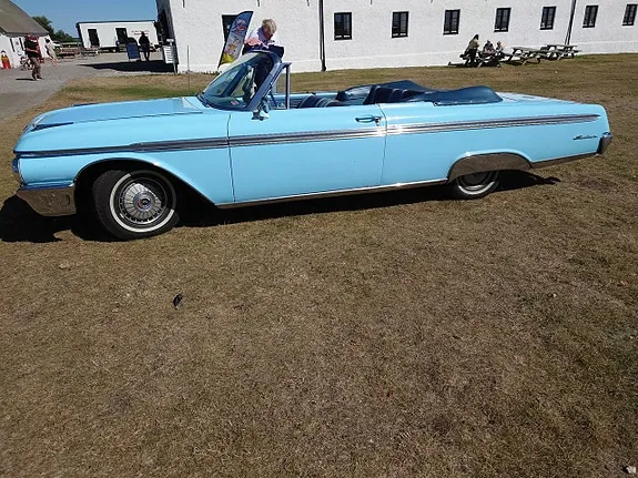 Ford Galaxie 1962 photo 2