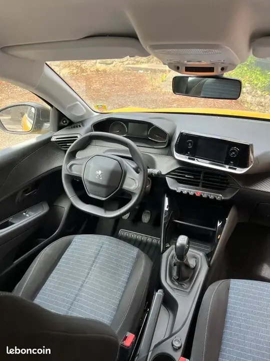 Peugeot 208 2021 photo 3