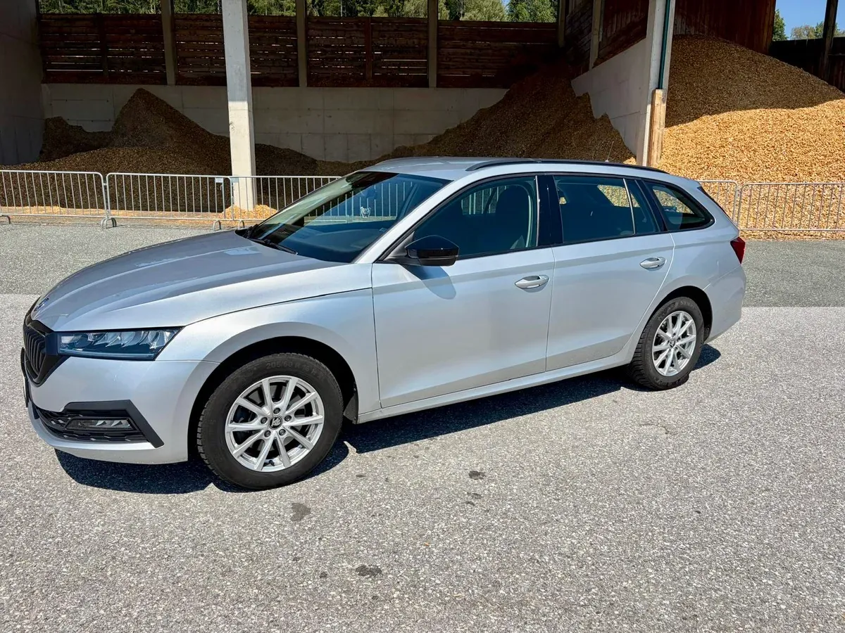 Skoda Octavia 2022 photo 2