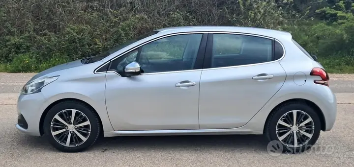 Peugeot 208 2017 photo 5