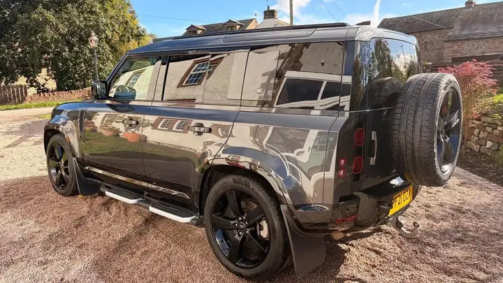 Land Rover Defender 110