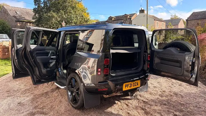 Land Rover Defender 110 2021 photo 3