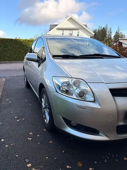 Toyota Auris 2009 photo 2
