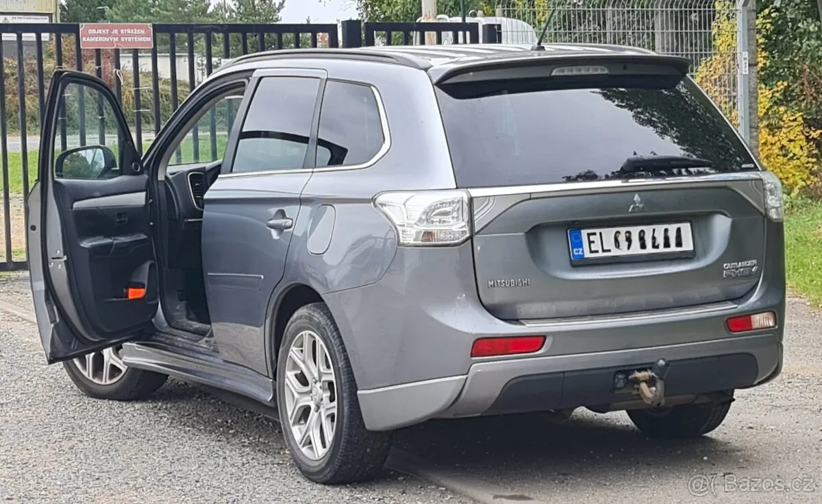 Mitsubishi Outlander 2014 photo 2